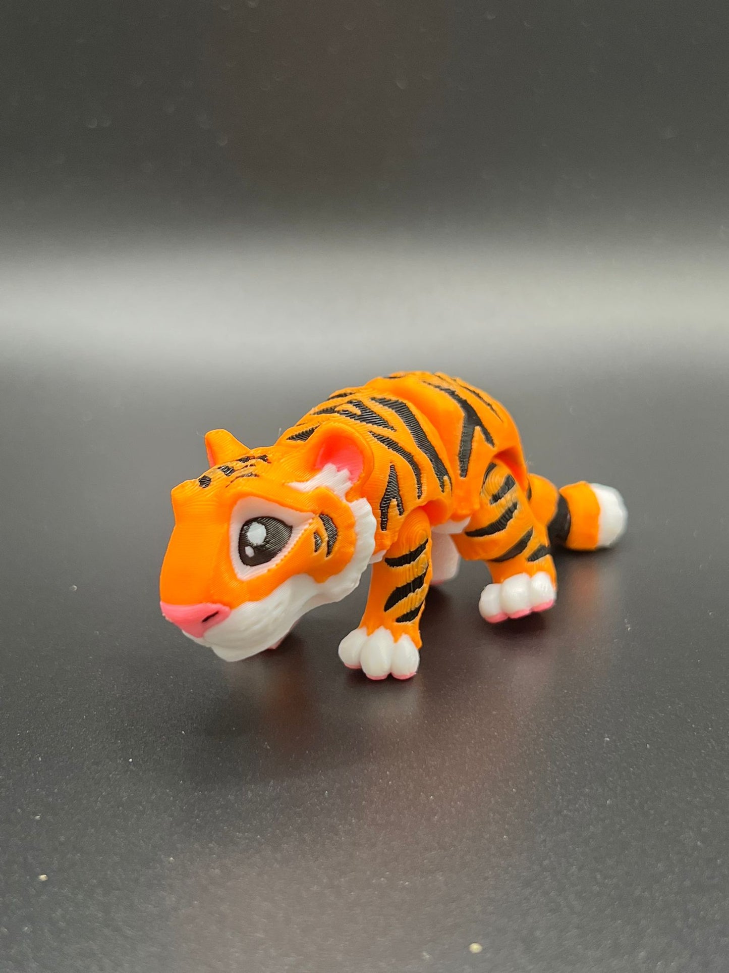 Mini Tiger Articulated Fidget Toy - detail view