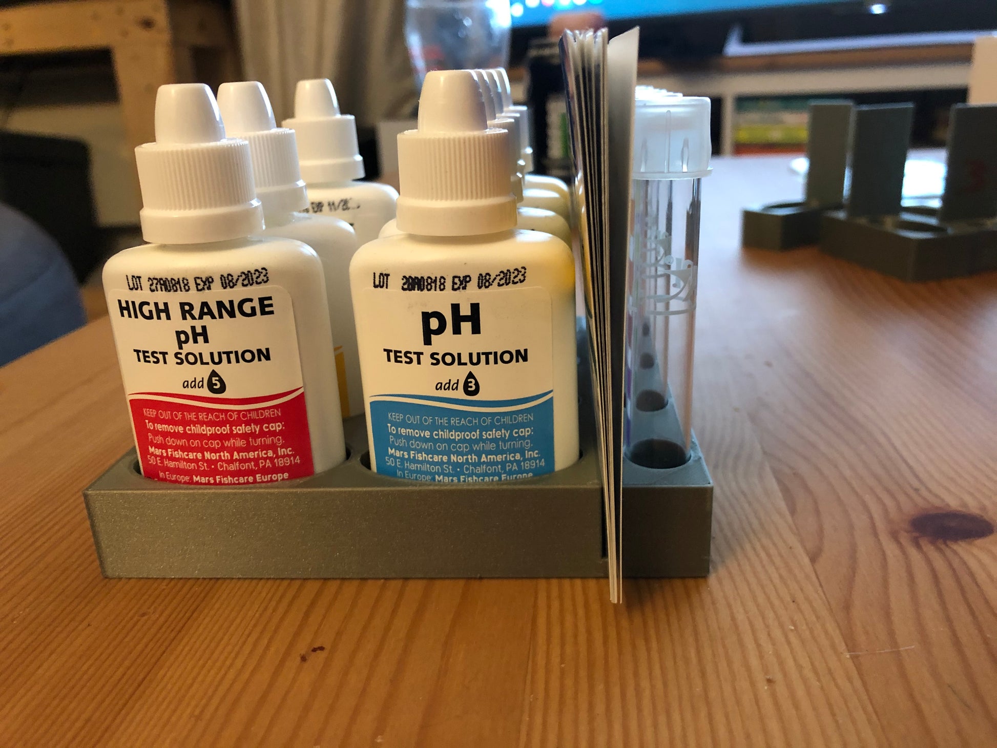 API Aquarium Test Kit Tube & Bottle Holder - detail view